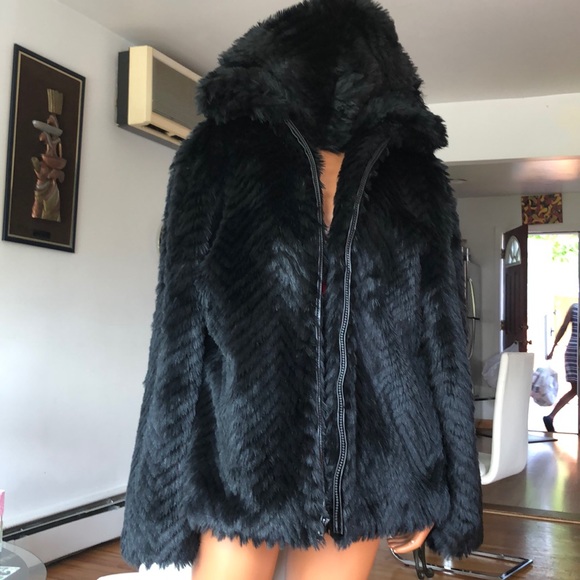 incognita Jackets & Blazers - Hooded black faux fur Incognita short coat. XL